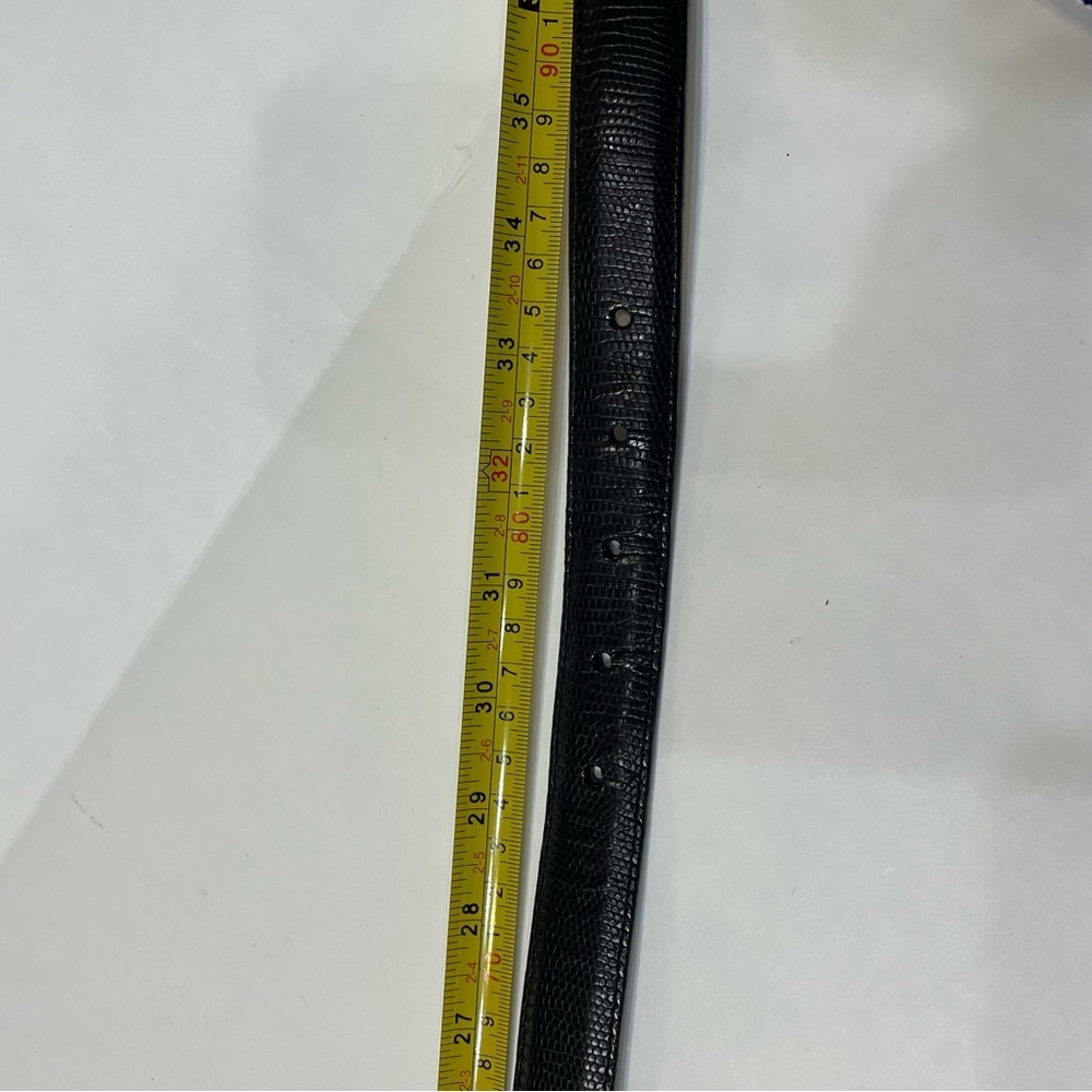 Brighton Ladies Leather Belt with Sleek Design. Pre-owned. Buckle has scratches. - Picture 11 of 11